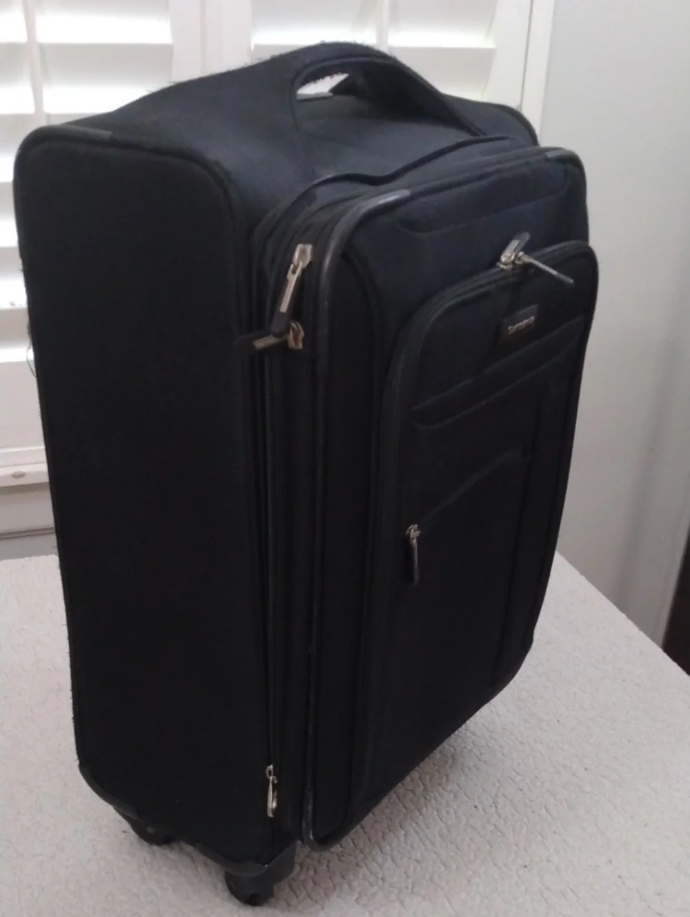 Samsonite Black Swivel Roller Carry On Suitcase